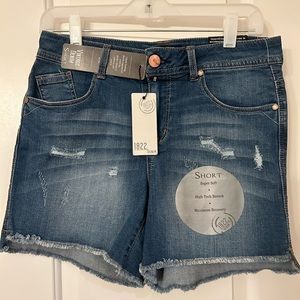 1822 brand denim shorts, size 8 new with tags
